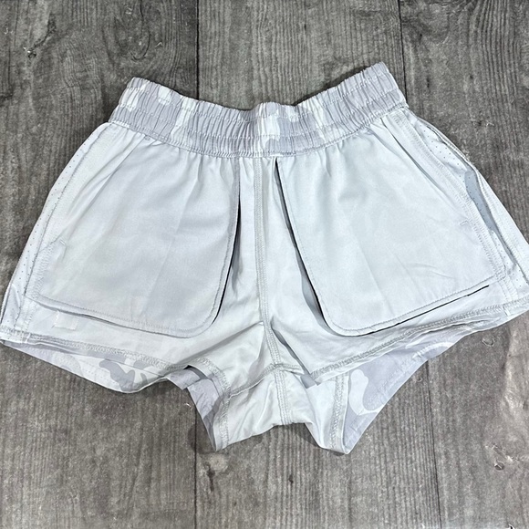 Vuori Grey Dash Lightweight Shorts [11019] - Picture 9 of 10